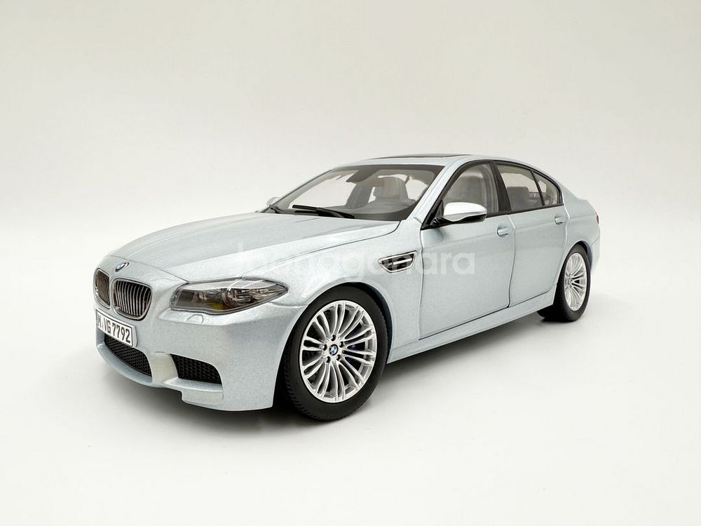 1:18 BMW M5 메탈 다이캐스트 모델카--1