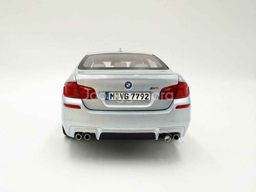 1:18 BMW M5 메탈 다이캐스트 모델카--4
