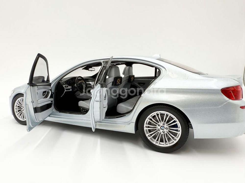 1:18 BMW M5 메탈 다이캐스트 모델카--5