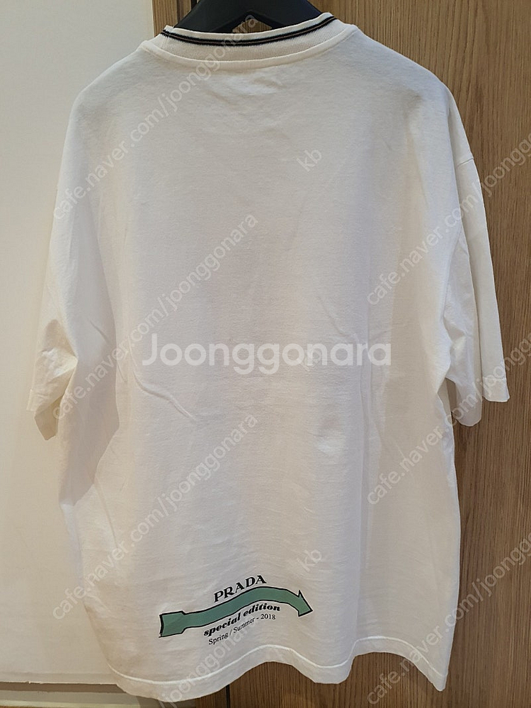 프라다 남성 100% 면 반팔티셔츠 판매합니다!--2