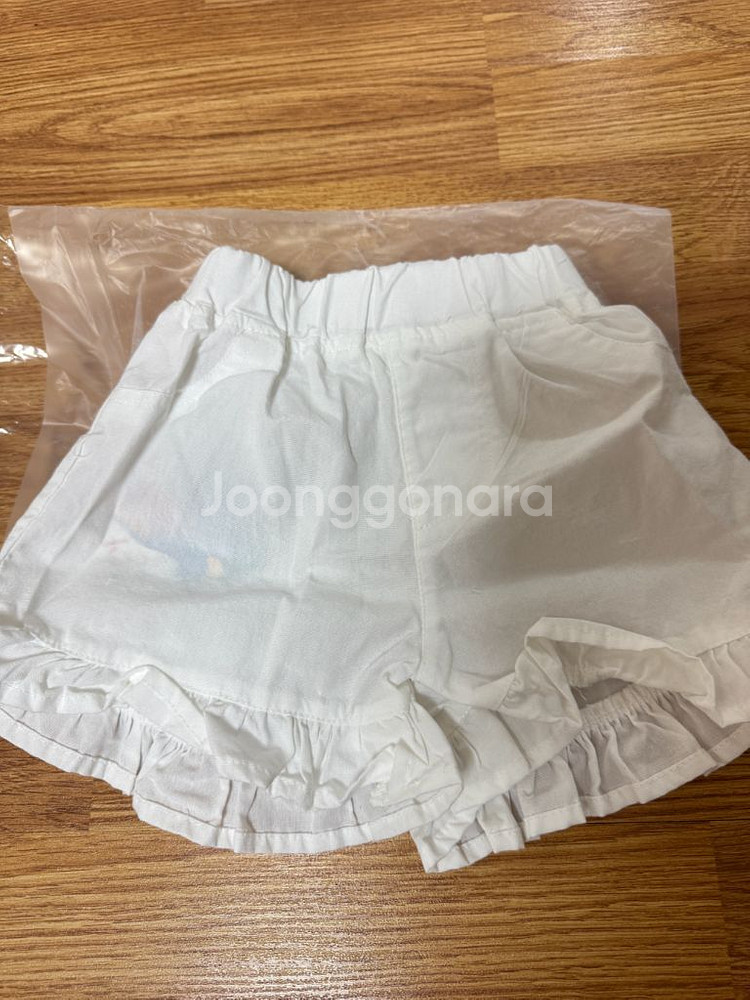 여아 흰색 프릴 반바지 90 1회착용--0