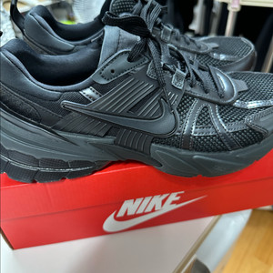 나이키 V2K 런 블랙 앤트러사이트 270