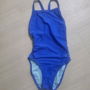 아레나 리센셜 원피스 95 새상품