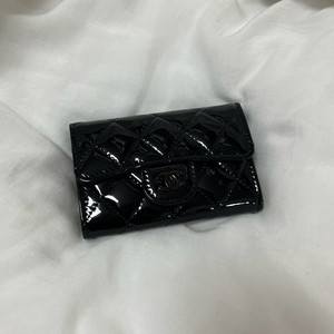 샤넬 클래식 똑딱이 카드지갑 31번대 페이던트 블랙