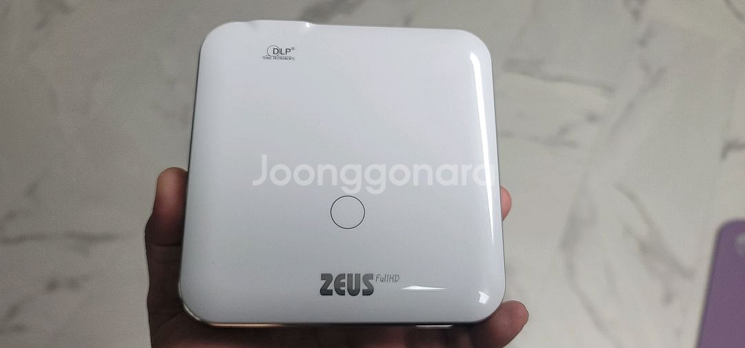 제우스 A1000 빔프로젝터--1