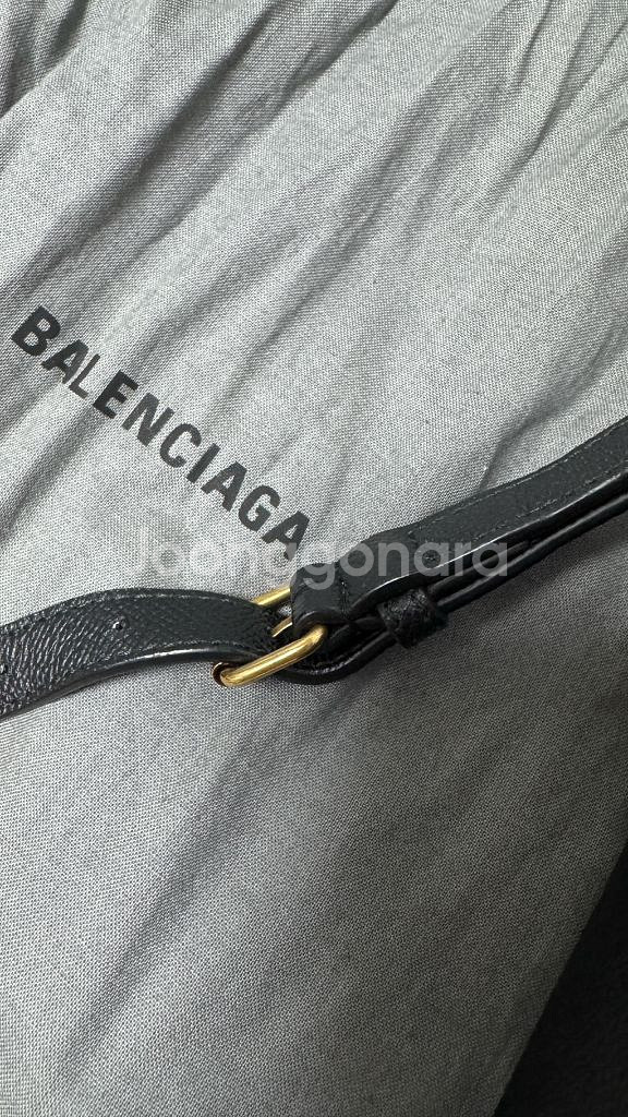발렌시아가 카메라백 블랙--9