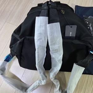 프라다 백팩 팝니다. 새상품