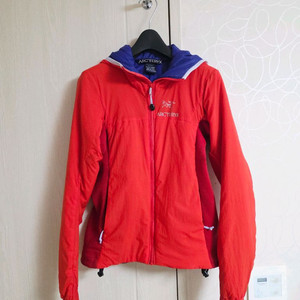 거래중!!아크테릭스 아톰 후디 점퍼 XS