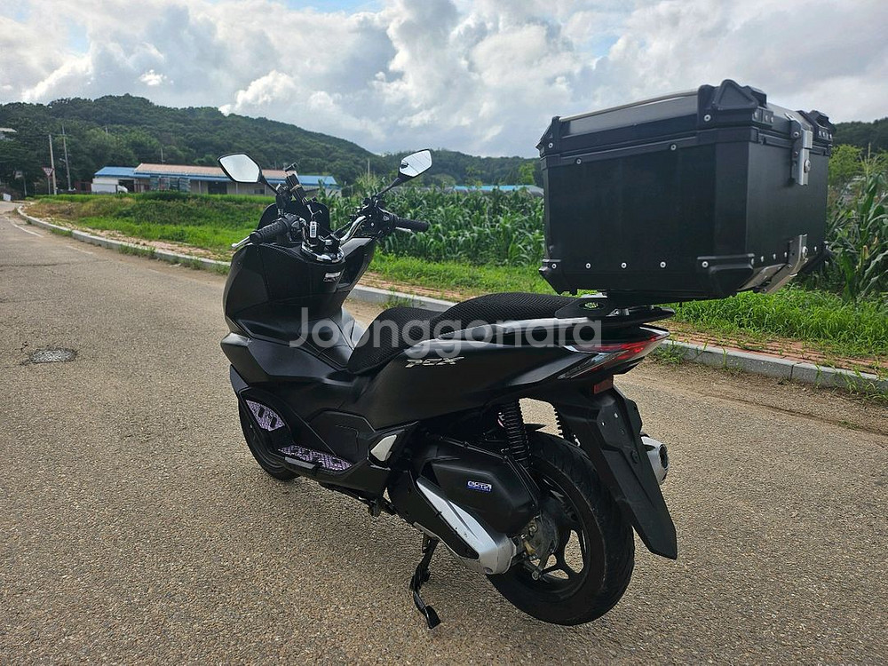 혼다PCX125 / 22년식 / 1만키로 / 220만원--4