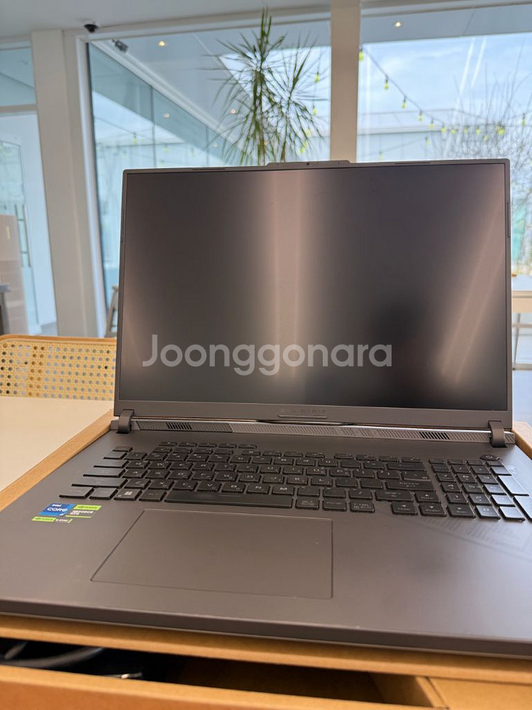 로그 스트릭스 G18 4070그래픽 게이밍노트북(풀박스--2