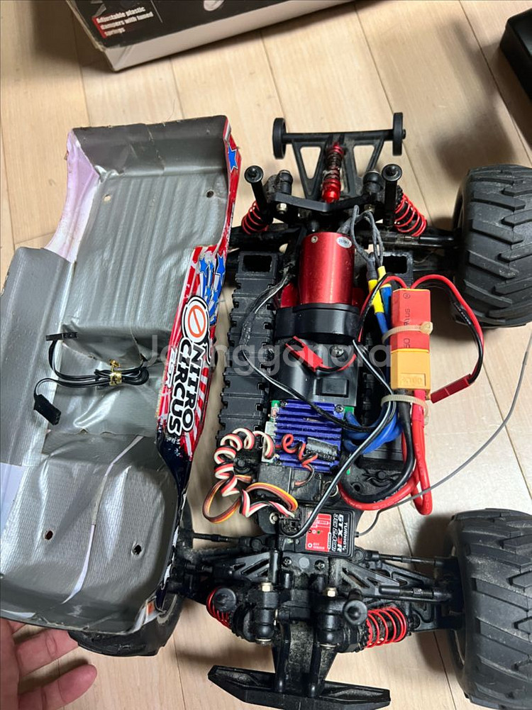 1:16 RC 몬스터 트럭 BASHER. 2대.--2