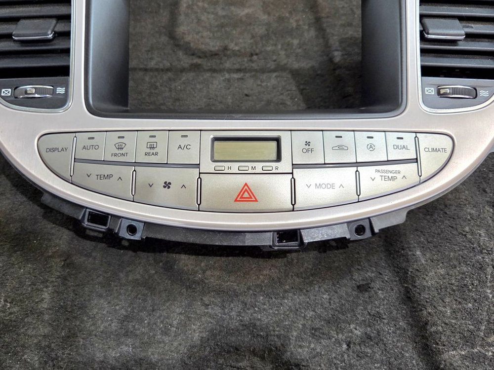 제네시스 BH 센터페시아 집중키 972503M500 이미지