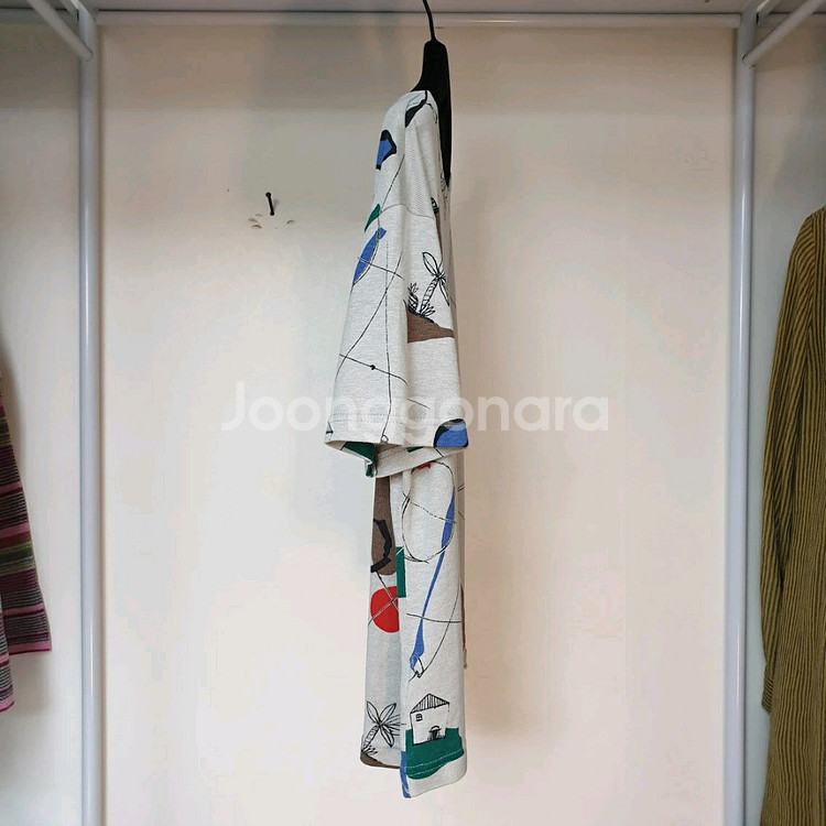 이태리 Laura 레이온린넨혼방 추상패턴 반집업 티셔츠--1