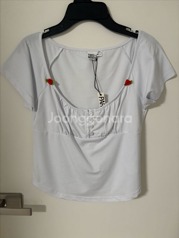 새상품 파르티멘토 우먼 플로럴 게더링 버튼 탑 화이트--4