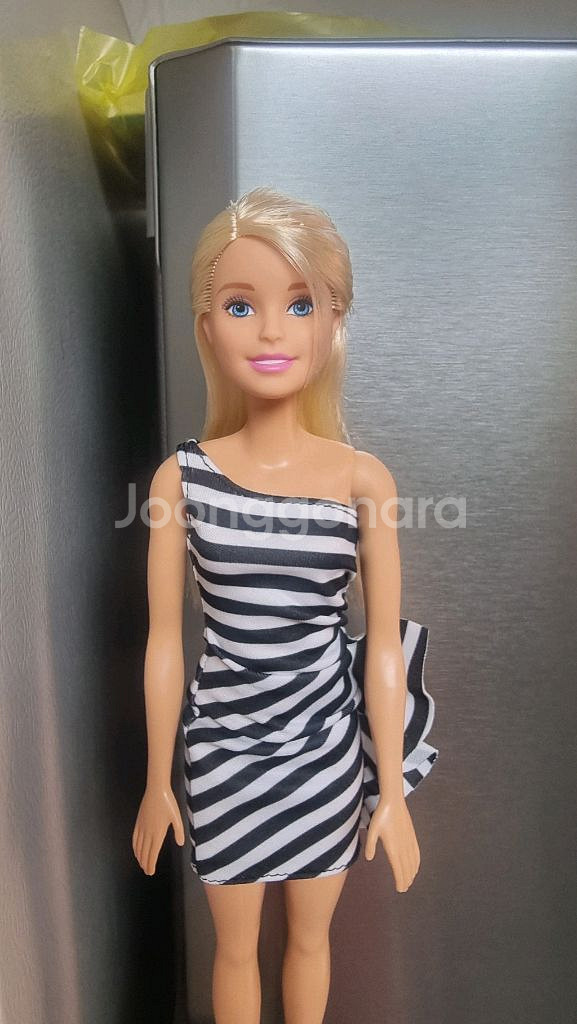 너무 예쁜 바비인형 판매해요--0