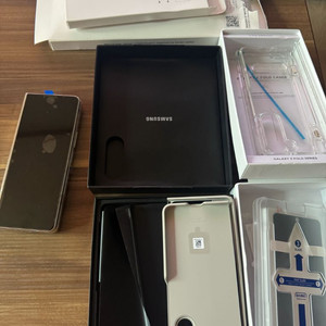 갤럭시 폴드5 512 크림 올갈이후미사용