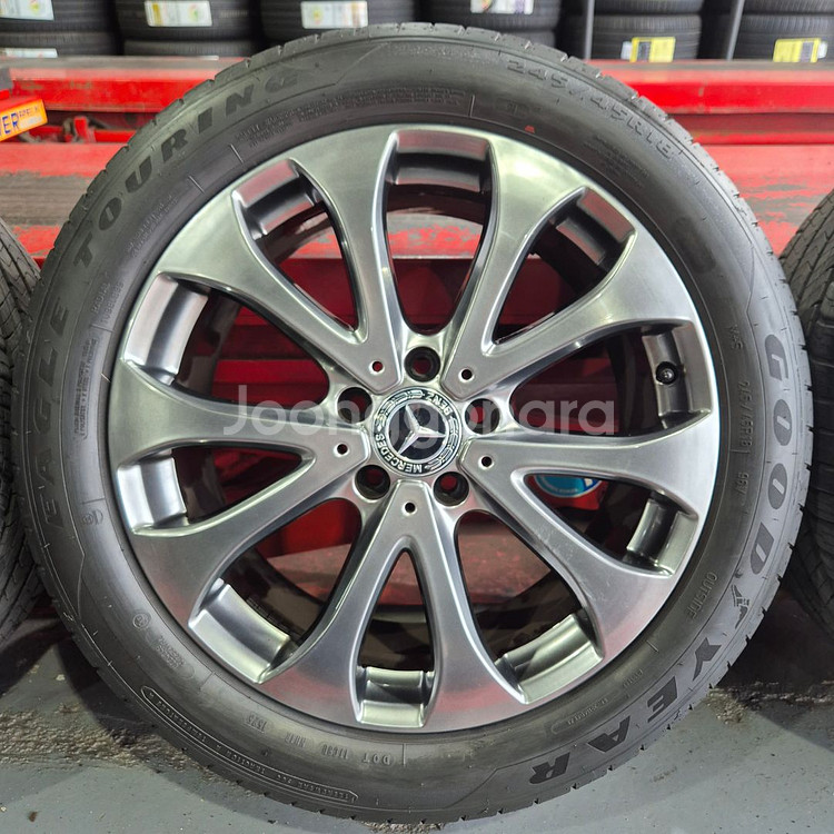 벤츠 E클래스 w213 18인치 휠타이어세트 판매합니다--2