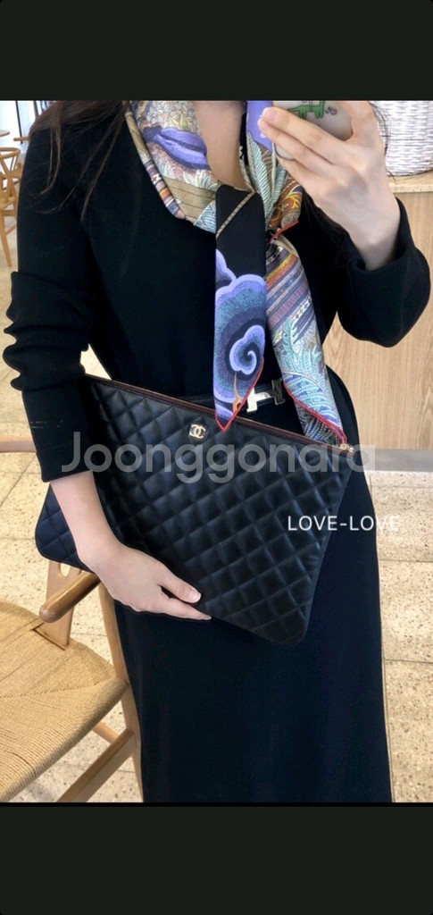 샤넬 캐비어 라지 클러치/클러치백 은장 정품A급(감정O--0