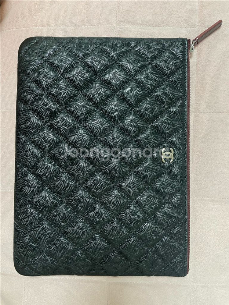 샤넬 캐비어 뉴미듐 클러치 (정품 아닐시 2배 보상)--1