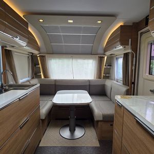 아드리아 캠핑카 572ut 2018년식 판매합니다.