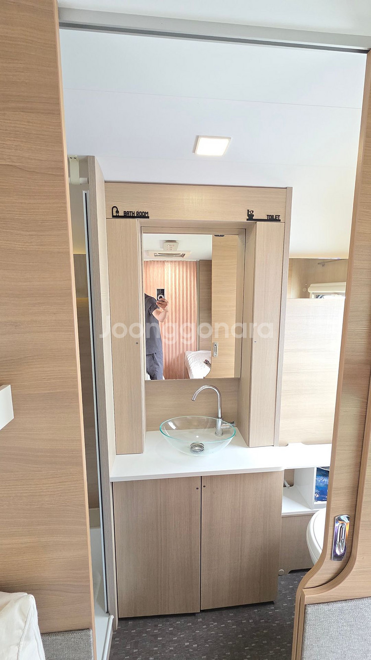 아드리아 캠핑카 572ut 2018년식 판매합니다.--4