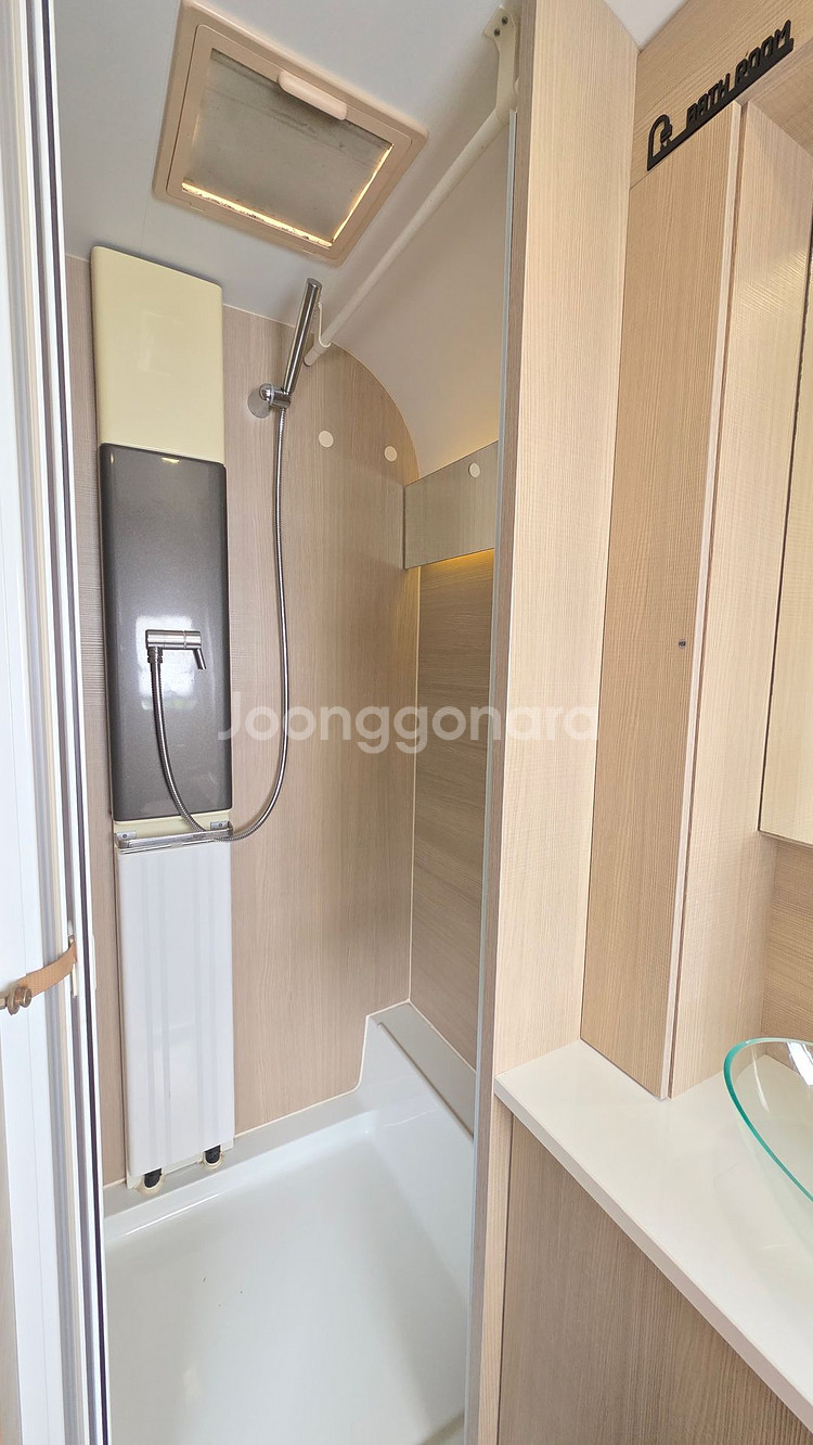 아드리아 캠핑카 572ut 2018년식 판매합니다.--3