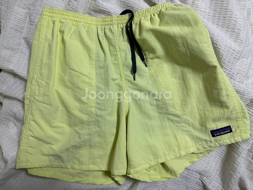 파타고니아 배기스5인치 라임 M사이즈--1