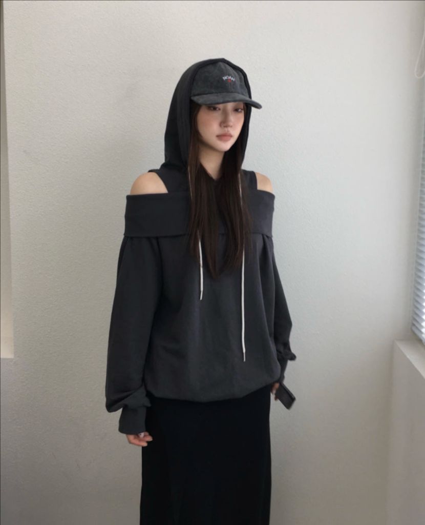 오프숄더 후드티 차콜