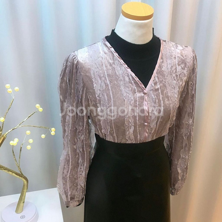 (새상품) 에이블리 레이스 벨벳 블라우스 보라 프리--1