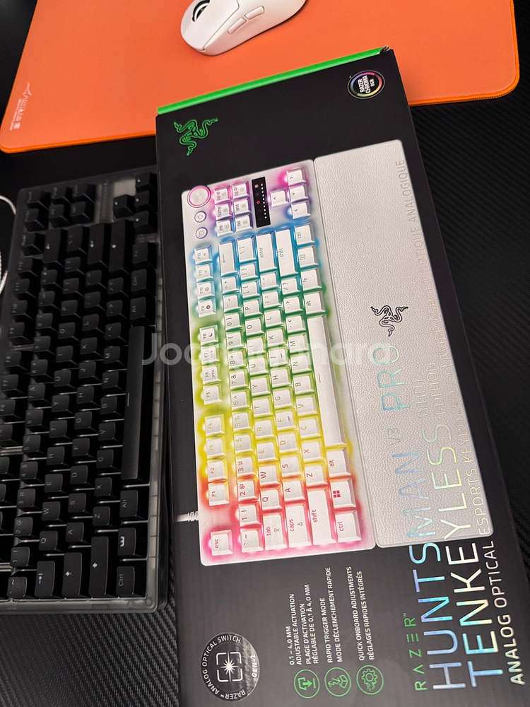 레이저 헌츠맨 V3 PRO TKL (텐키리스) 키보드--0