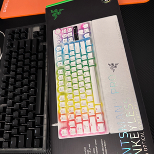 레이저 헌츠맨 V3 PRO TKL (텐키리스) 키보드