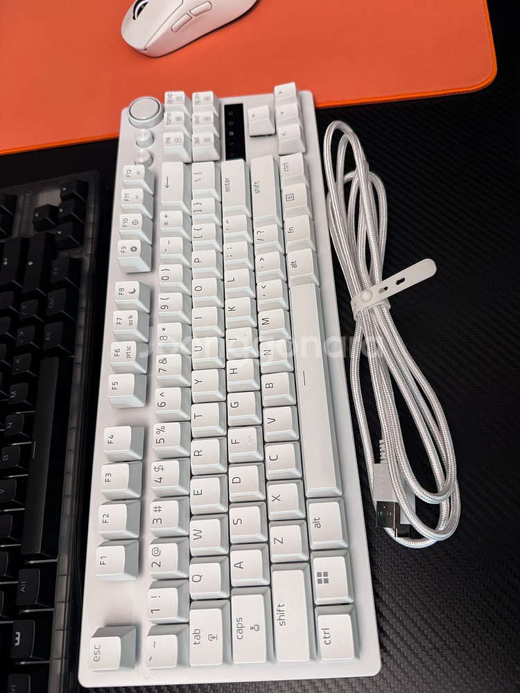 레이저 헌츠맨 V3 PRO TKL (텐키리스) 키보드--2