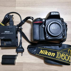 니콘 D600 카메라와 렌즈팝니다