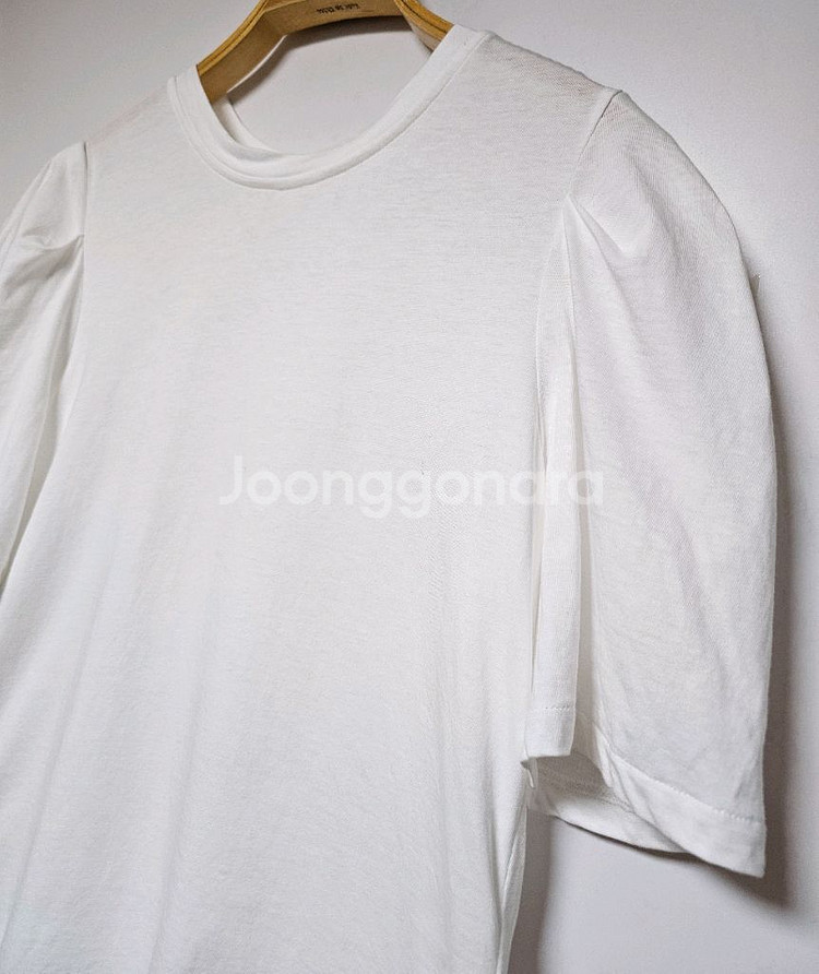 23SS더한섬 마인 화이트 퍼프소매 티셔츠--2
