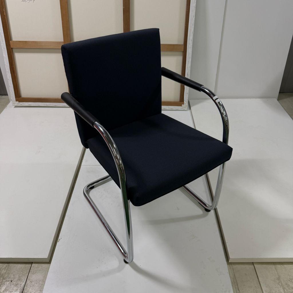 비트라 캔틸레버 체어 Vitra