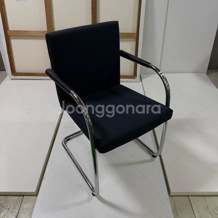 비트라 캔틸레버 체어 Vitra--0