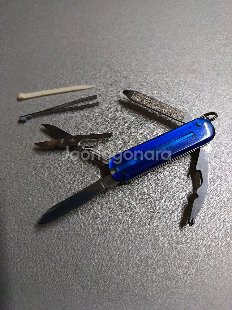 빅토리녹스 키체인 멀티툴. 램블러 투명블루--4