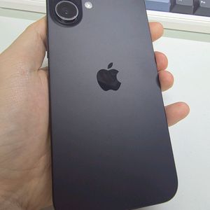 아이폰16 플러스 128GB 애캐플 1년넘게 남음
