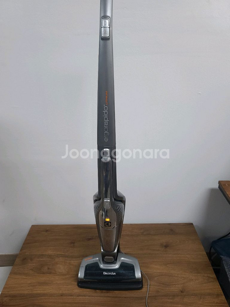 일렉트로룩스 무선청소기 ZB3111(1시간23분작동)--0