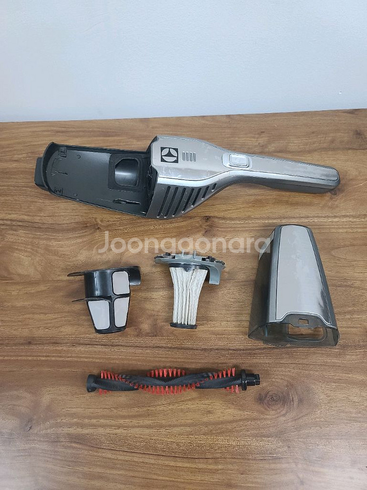 일렉트로룩스 무선청소기 ZB3111(1시간23분작동)--2