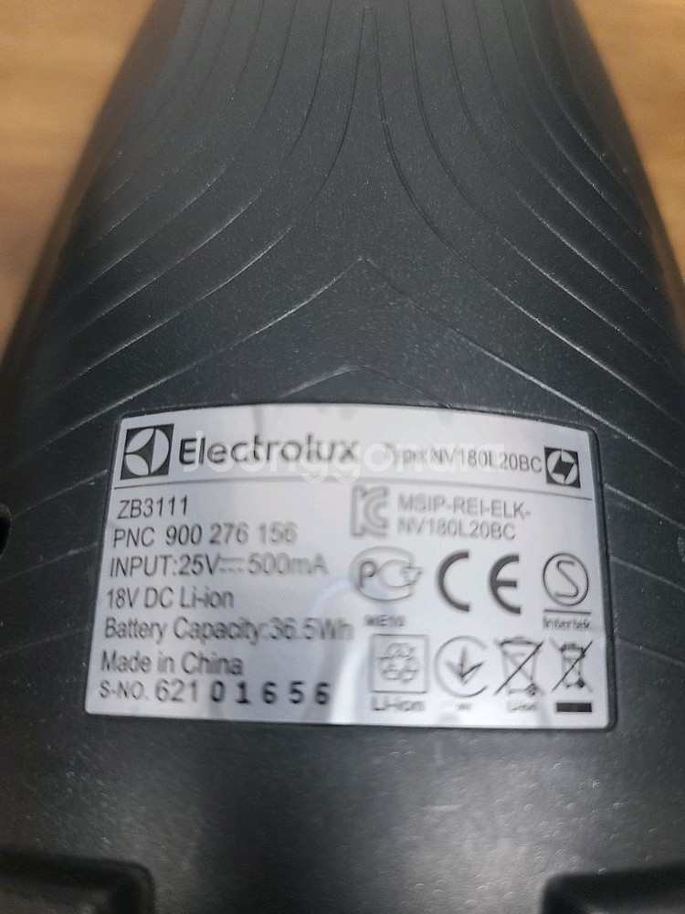 일렉트로룩스 무선청소기 ZB3111(1시간23분작동)--7