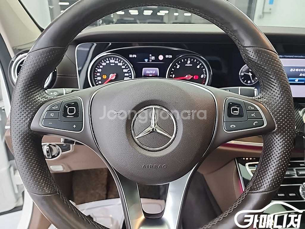 [벤츠]E-클래스 W213 E220d 4MATIC 아방--8