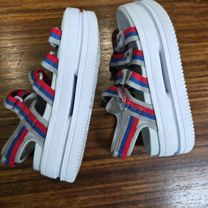 나이키 아이콘 클래식 배색 샌들 250