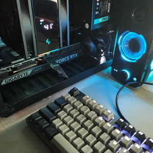 기가바이트 윈드포스 RTX 5070 12GB 팝니다