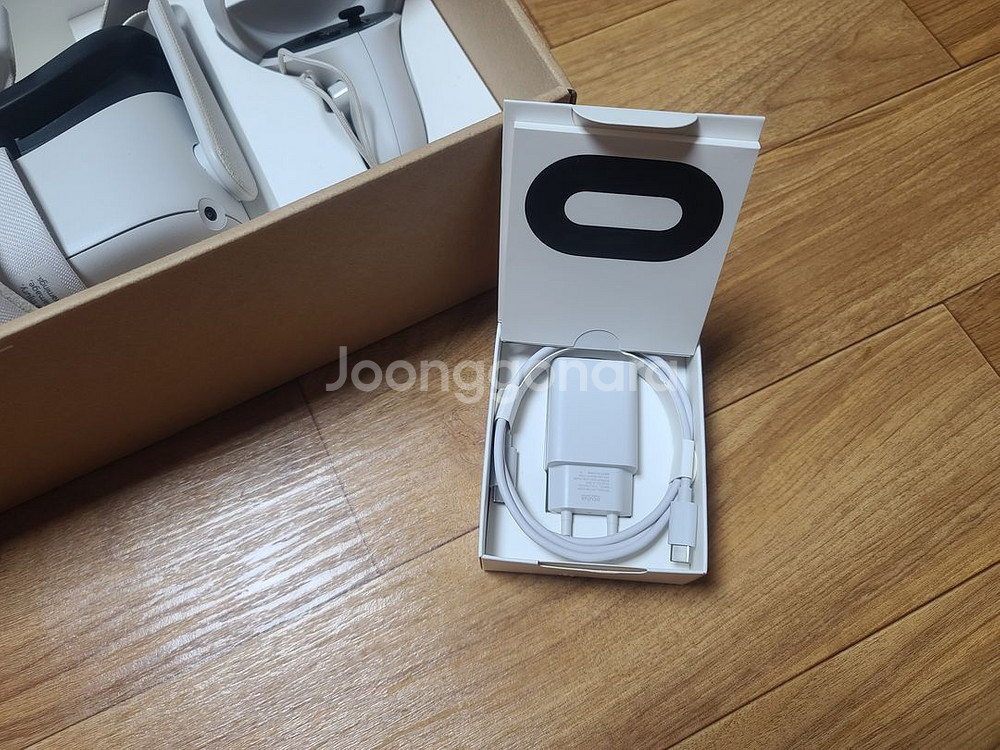 오큘러스 퀘스트 2 128gb 팝니다--1
