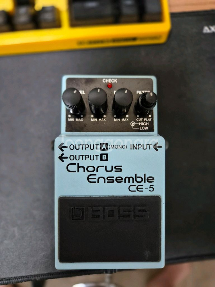 기타 이펙터 보스 ce-5 입니다.--0