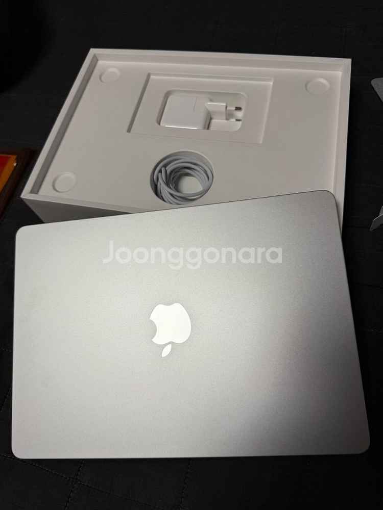 맥북에어 m2 13인치 램24GB 용량512gb 실버--1