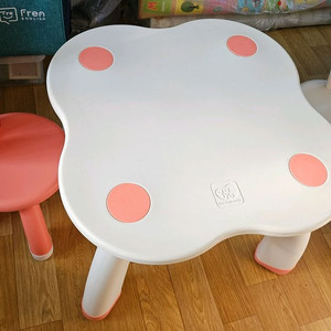 야야 토끼 의자와 테이블 세트