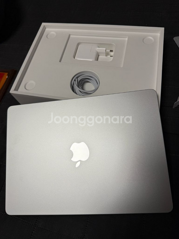 맥북에어 m2 13인치 램24GB 용량512gb 실버--10