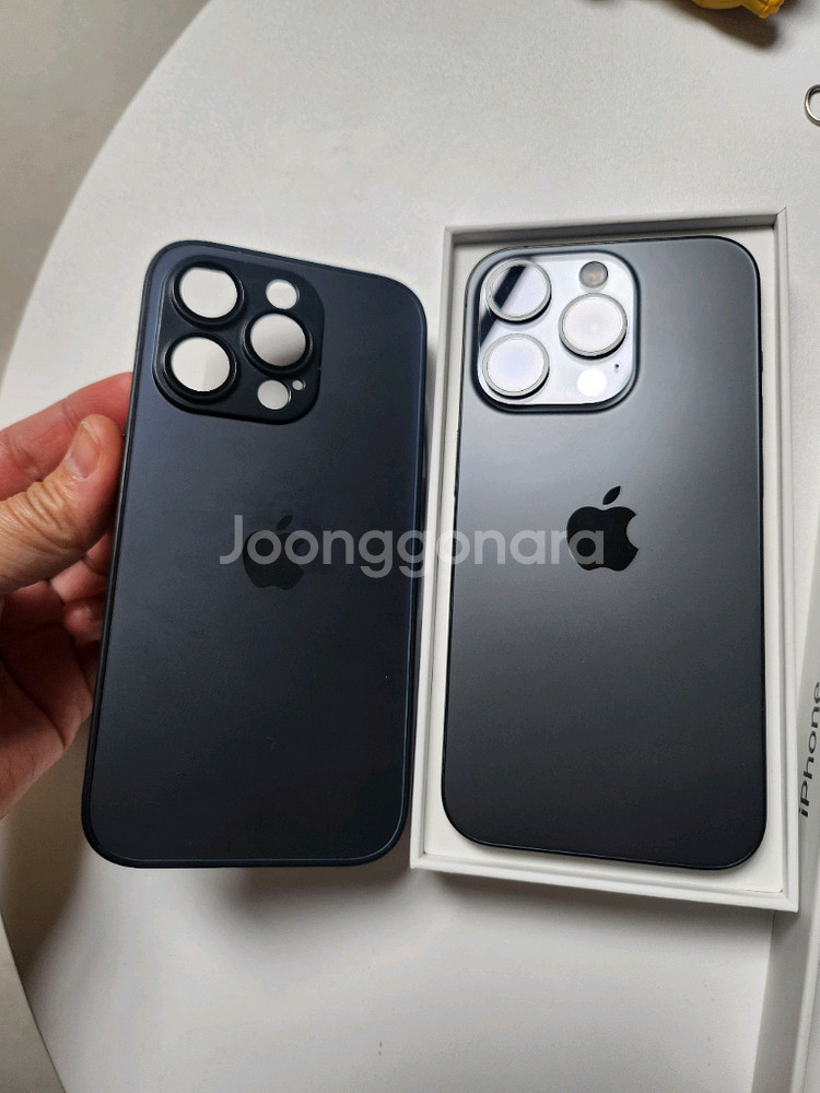 아이폰 15 프로 256GB 블랙 티타늄+SE2 판매--2